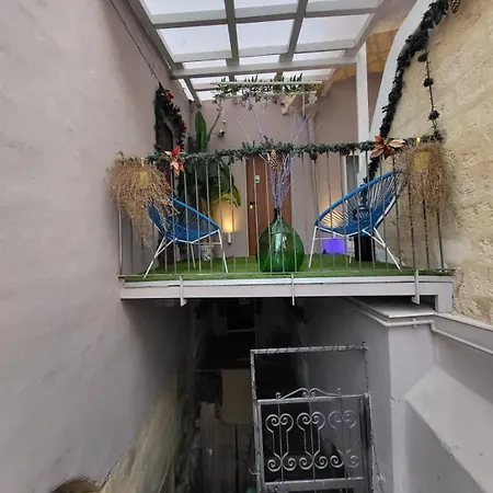 The Bridge Bed and Breakfast Γκραβίνα